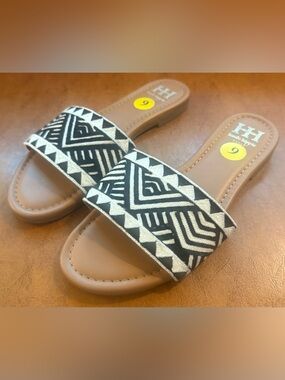 Haute Hippie Slide Sandals Sz 9 Black Aztec Embroidered Boho EUC
